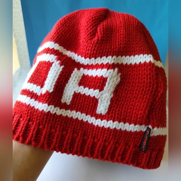 T-Max Heat CANADA Insulated Knit Red & White Toque Beanie - Picture 3 of 7